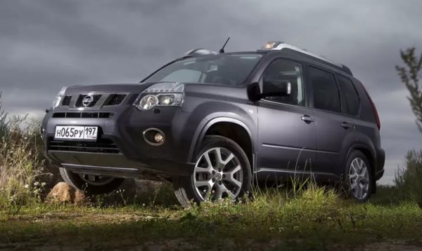 Второто поколение на X-Trail като цяло е солидна машина, ако не броим проблемите с един от бензиновите двигатели. Най-често срещаният автоматик тук е Jatco JF613E (носи код RE6F01A при Nissan, F6AJA при Mitsubishi и AJO при Renault). Това е много корав агрегат, който се среща също при Lancer, Mitsubishi Outlander и Renault Koleos.
