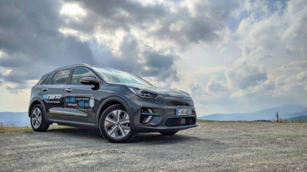 По-просторното и практично Niro победи по продажби братовчеда Hyundai Kona, и дори успя да стане най-продаван автомобил изобщо за 2021 година в Нидерландия. Ръстът на годишна база е 50%.
