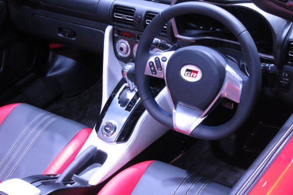 Toyota GRMN SPORTS HYBRID Concept II - хибрид с AWD задвижване и 300 к.с., който е създаден в чест на Хирому Нарусе