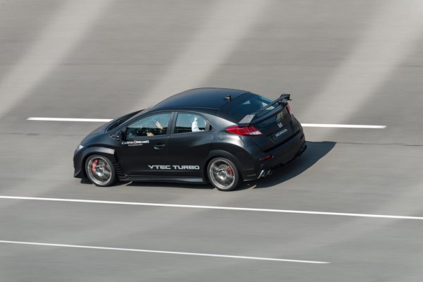 Honda Civic Type R по време на тестове 