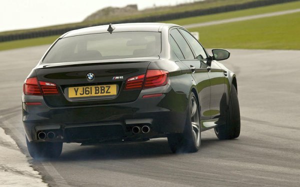 Цилиндрите започват отново да намаляват &ndash; вече са 8, но мощността расте &ndash; до 560 к.с. Този път обаче комби версията отсъства от гамата.
