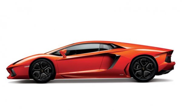 Lamborghini Aventador LP700-4 - Най-добрите 10 за 2011 година, според Car and Driver (цена над $80.000)