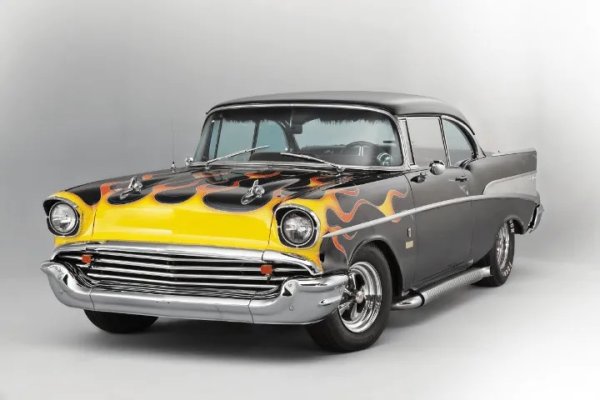 Този Chevrolet Bel Air от 1957 г. се различава от стандарнтия модел, тъй като е персонализирана от легендарния Джордж Барис - човекът, създал емблематичния Батмобил. Автомобилът предлага луксозен интериор, като е оборудван с 5,3-литров V8 двигател, съчетан с 3-степенна механична скоростна кутия.

Самият Ринго признава, че този автомобил улавя неговия характер. Наскоро колата отново смени своя собственик, като беше продадена на аукцион, където за нея са платени 65 000 долара.
