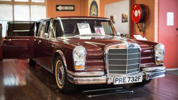 През цялата си кариера Ринго Стар е притежанал серия от класически модели на Mercedes-Benz, в тома число 190 SL от 1960, който днес струва около 300 000 лири, катто и 450 SEL от 1981 г. и S600 от 1968 г. Най-специалния от всички обаче е лимузина Pullman от 1970 г., купен за първи път от колегата в групата Джон Ленън.

Автомобилът преминава през ръцете и на четиримата Beatles, преди да бъде продадена на Мери Уилсън през 1975 г., след като тя я забелязва при посещение в дома на Джордж Харисън. За последно този Pullman се поява на търг през февруари 2024 г., когато е продаден за сериозна сума.
