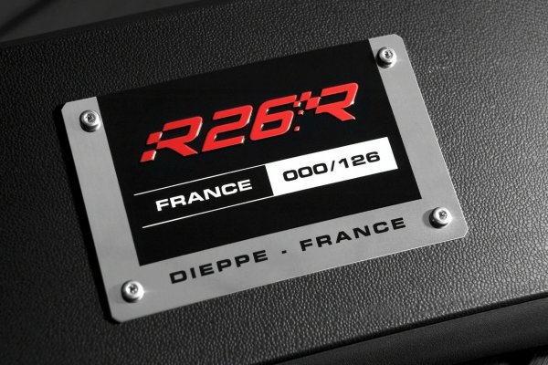 Уникалният Megane R26.R ще се произвежда в завода на Renault в Диеп, Франция в къса серия от 450 броя.