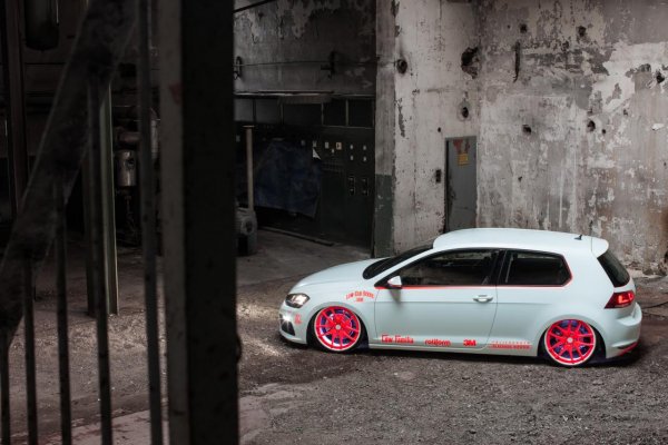 Volkswagen Golf VII с фосфоресциращо покритие от Low-Car-Scene и BlackBox-Richter