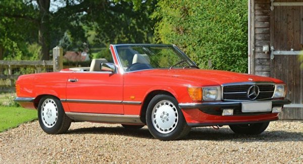 Този червен кабриолет цял живот е принадлежал на един човек, но през септември беше продаден на аукциона Historics, като пробегът му е едва 28 500 лири. Неговата стойност също беше сериозно завишена, тъй като предварителната оценка беше за 25 000 лири. В крайна сметка за колата бяха платени 70 184 лири.