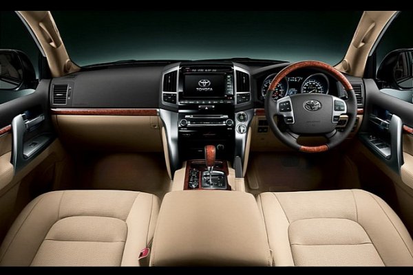 Toyota Land Cruiser 200 (JDM)