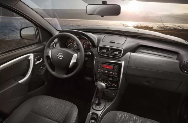 Задвижването на четирите колела е способно и търпеливо, окачването е невероятно, частите са в изобилие и са евтини. Петата врата ръждясва, ергономията не е оптимална, но разумната цена смекчава недостатъците.
Присъда: Duster с модифициран външен вид и емблеми на Nissan е прост и надежден.
