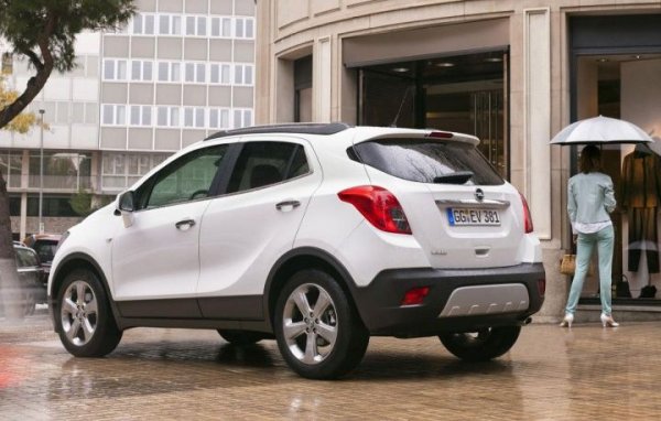 Дължина 4278 мм, просвет 190 мм, багажник 356 л. 8&ndash;9 години, пробег 100 хиляди км Най-добър двигател е A18XER 1.8 (140 к.с.). Термостатът, бобината и ангренажният ремък не са много издръжливи. Но самият мотор живее над 300 хиляди. Във версията 4х4 той се комбинира само с автоматична скоростна кутия 6T40 - за съжаление, не много успешна, но може да издържи 150-200 хиляди км.
