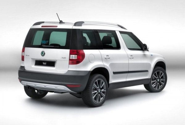 Ако имате нужда от 4х4 е по-трудно да изберете. Двигател 1.8 (152 к.с.) и дизел 2.0 (140 к.с.) работят с трансмисия DSG. Не е случайно, че повечето собственици продават Yeti след 80-120 хил. км. Не само скоростната кутия скоро ще трябва да се оправи, но вероятно и моторът.
Дизелът в този смисъл е за предпочитане - той също изисква внимателна поддръжка, но има повече ресурс. На много собствениците на коли с мотор 1.8 е извършена подмяна на бутала и пръстени - заводът едва ли не произвеждаше модифицирани части почти всяка година. И където е имало силен нагар, очаквайте проблеми.
