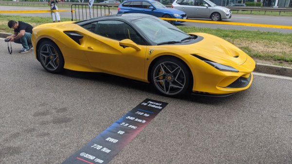 Наследникът на Fеrrari 488 бе представен на салона в Женева през 2019 - последния преди Covid-19. Колата се задвижва от 3.9-литров V8, който развива 
710 коня - на практика най-мощният двигател в историята на Ferrari с по-малко от 12 цилиндъра. Максималната скорост е 340 км/ч, а ускорението от 0 до 100 км/ч отнема 2.9 секунди. 
