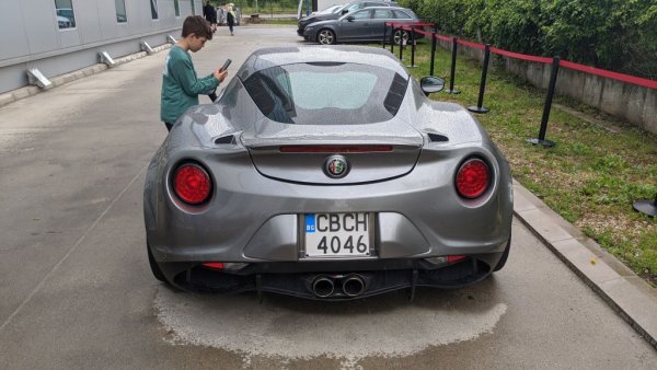 Последният засега опит на Alfa Romeo да създаде спортен автомобил. 4С, с кодово име Type 960, дебютира в Женева през 2013 и бе спряна окончателно от производство през 2020. С едва около 9,000 произведени бройки, това е сигурна бъдеща класика. 
