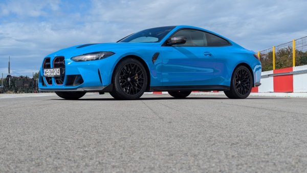 Отминалата 2025 е била рекордна година за спортното поделение на BMW и в световен мащаб, и в България. У нас доставените М-модели са 169, което е 36% над предишния рекорд от 2024. Лидер е BMW M5, пред М3 и М4. 
BMW отчита и растящо търсене за луксозните си модели - Серия 7, Х7, Серия 8 и XM, на които се падат 17% от общите продажби. 
