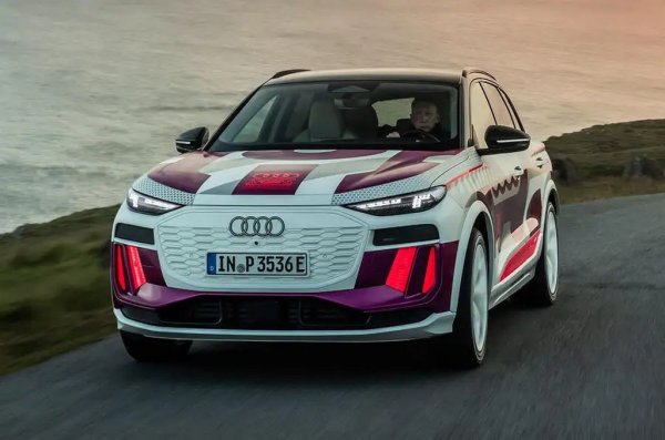 Следващото стъпало за Audi по пътя към електрификацията, с 600 км пробег с един заряд и рекордната скорост на зареждане от 270 кВт. Новото Q6 ще е революция и в интериора, с каскада от сензорни екрани и дигитален асистент, който ще "опознава" шофьора с течение на времето и ще задейства неща като климатик или радио, дори без да ви пита. 

