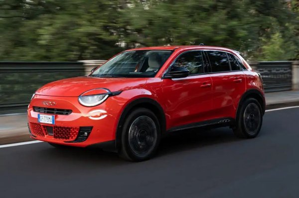 Италианският близнак на електрическия Jeep Avenger, който вече спечели титлата Европейски автомобил на годината. 600е има 51-киловатчасова батерия с 400 км пробег. След време ще се появи и бензинова версия. 
