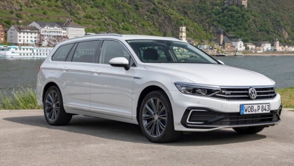 Интересът към хибридната версия на Passat продължава да расте, макар моделът да не е вече чак толкова нов. През март продажбите са 2792, което му отрежда четвърта позиция за месеца.
