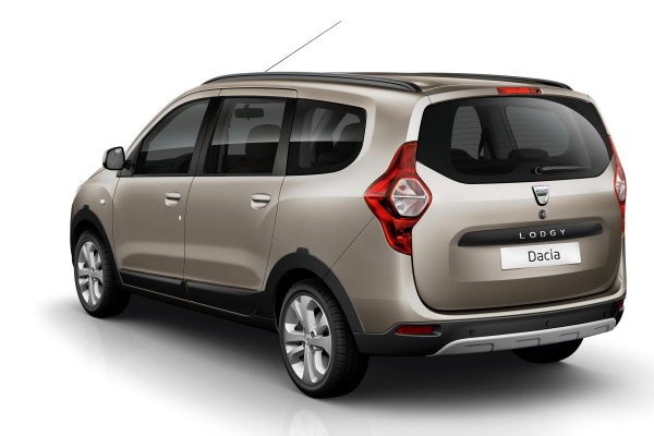 Най-евтините автомобили обикновено са и най-малките, но Lodgy е изключение със своите седем места и 807 литра багажен обем (когато обаче третият ред седалки е сгънат). Базовото ниво е с 1.6-литров атмосферен мотор, има климатик, радио с USB и Bluetooth, електрически стъкла отпред, делима задна седалка, борд компютър, релси за багажник на покрива, дистанционно централно заключване и резервна гума. 

Работен обем: 1598 куб. см
Максимална мощност: 102 к. с.
Максимален въртящ момент: 156 Нм
Максимална скорост: 172 км/ч
Ускорение 0-100 км/ч: 11.6 секунди