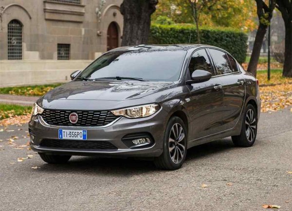 "Новото" Tipo не е наследник на славния модел от 80-те, а съвместна разработка на Fiat и турския Koc Holding. Произвежда се в Бурса. Дори и най-достъпната версия предлага прилично оборудване - климатик, електрически стъкла, дистанционно управляемо централно заключване, защитна кора под двигателя, аудиосистема с USB и AUX вход. С 11.5 секунди от 0 до 100 км/ч, това е и най-бързата кола в класацията ни. 

Работен обем: 1368 куб. см
Максимална мощност: 95 к. с.
Максимален въртящ момент: 127 Нм
Максимална скорост: 185 км/ч
Ускорение 0-100 км/ч: 11.5 секунди