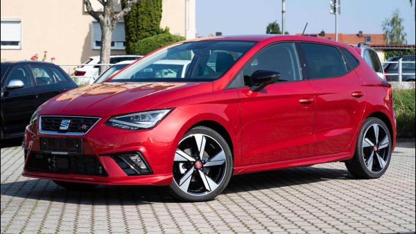 Цената е за новото поколение на Ibiza, което дебютира миналата година, в ниво на оборудване Reference, което ви дава климатик, дистанционно централно заключване, мултифункционален волан, дневни LED светлини, предни електрически стъкла, електрически огледала, мултимедия с 6.5-инчов екран, Bluetooth, USB и SD-слот. 

Работен обем: 999 куб. см (3 цилиндъра)
Максимална мощност: 80 к. с.
Максимален въртящ момент: 95 Нм
Максимална скорост: 172 км/ч
Ускорение 0-100 км/ч: 14.7 секунди