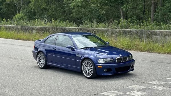 Въпреки че CSL е най-известната фабрично модифицирана версия на M3 E46, съществува и друга, по-малко позната опция. Става дума за пакета Competition (вътрешнозаводско означен като ZCP). Срещу допълнително заплащане автомобилът получава редица подобрения в динамиката, които осигуряват много по-директно и отзивчиво пътно поведение. Промените включват по-големи спирачни дискове отпред, както и по-къса (по-директна) кормилна рейка.

Ето и конкретните модификации: По-ефективни спирачни дискове отпред и отзад с нов материал и по-голям размер за по-добро спиране; Модифицирана кормилна рейка; Режим "M Mode" с по-слабо ограничаваща система за стабилност; Нов дизайн на 19-инчовите джанти; Волан от алкантара; Интериор с алуминиеви лайстни; Ексклузивен екстериорен цвят син металик (Interlagos Blue).

Прагът на задействане на системата за динамичен контрол на стабилността в спортния режим "M Mode" също беше леко изместен нагоре, а към оборудването бяха добавени и специален комплект 19-инчови джанти. Черешката на тортата беше по-спортният интериор, в който акцент беше луксозният волан, тапициран с осигуряваща отличен захват алкантара.
