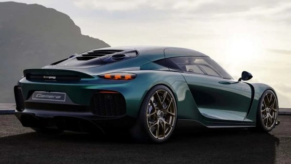 Още един Koenigsegg завършва списъка ни с най-мощните коли за 2024, печелейки с нокаут. Gemera е четириместен суперавтомобил, който съчетава 5,0-литровия V-8 с две турбини на Koenigsegg със сложно електрическо задвижване, за да произведе невероятните 2300 конски сили. Разбира се, в този край на автомобилния пазар няма такова нещо като каталожна цена. Ако трябва да попитате колко струва, определено не можете да си го позволите.

