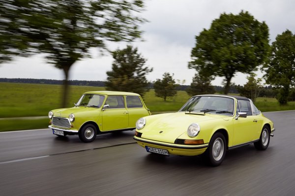 MINI поздрави Porsche за рождения му ден