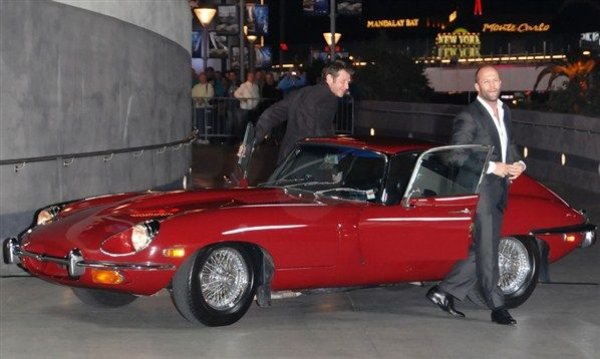 Това е автомобилът, заради който вероятно мнозина завиждат истински на холивудската звезда. С този класически автомобил Стейтъм се снима в "Механикът", като по-късно се сдобива с подобна машина (една от общо 50 произведени). 
