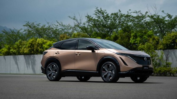 Батерия: 87 kWh, макс. мощност: 242 к.с.

За Nissan електрическата мобилност е мисия, която започна преди над 10 години с Leaf. Но все пак бе нужна и още една стъпка напред, заради търсенето на кросоувър и SUV модели., на което японците отговориха с Ariya – първият модел, плод на стратегията NEXT.