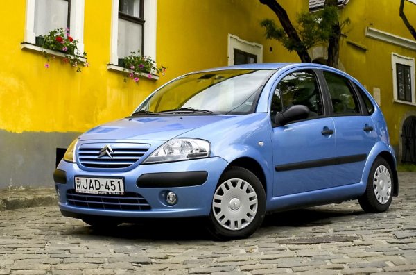 Първоначално този модел е сочен като реинкарнация 2CV. Това не е точно така, въпреки че формите на C3 препращат към легендарната малолитражка, която е един от най-масовите автомобили в историята. Любопитното е, че дизайнът на френския автомобил е поверен на италианеца Донато Коко, който преди това е създал Citroen Xsara Picasso, Ferrari 430, 458, 599XX и California.