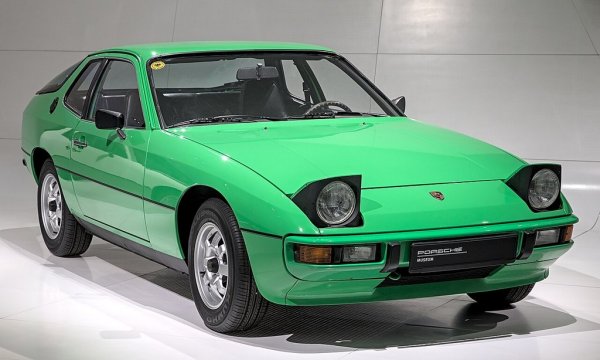 Някога 924 бе най-презираният модел от традиционните фенове на Porsche - първата кола на компанията с водно охлаждане и двигател отпред. Но напоследък някогашното "бюджетно" Porsche все повече печели колекционерите. Цените за купето, произвеждано от 1976 до 1988, започват от десетина хиляди евро за амортизирани бройки, гонят вече 20,000 евро за машини в добро състояние, и уверено надхвърлят 100,000 евро за по-редки версии като Turbo и Carrera GT. 
През 2025 у нас е регистрирано едно Porsche 924 и цели седем бройки от по-голямото и по-скъпо някога, но по-достъпно днес Porsche 944. 
