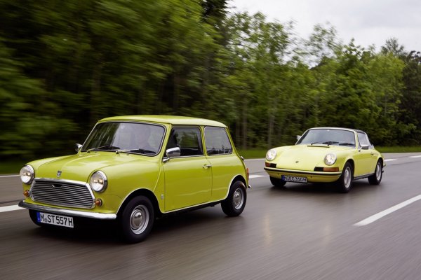 MINI поздрави Porsche за рождения му ден