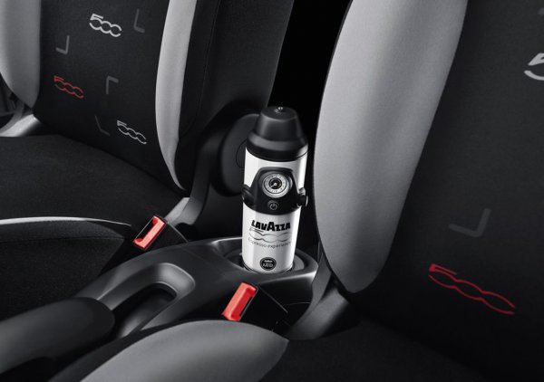 Fiat 500L с екстрата за приготвяне на кафе Coffee Experience