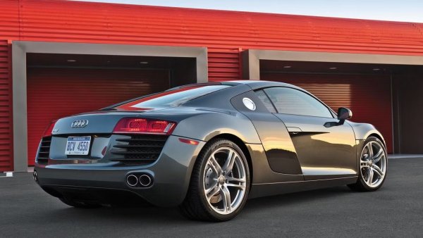 Двигател - 4,2-литров V8

Мощност - 414-428 к.с.

Въртящ момент – 430 Нм

Ускорение от 0 до 100 км/ч – 4,2 секунди