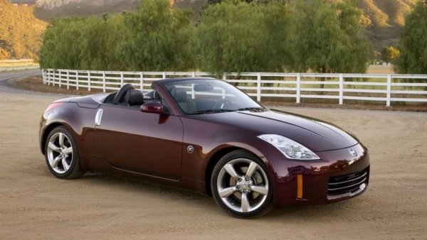 Ако сте израснали със състезателни игри през 2000-те като &bdquo;Need for Speed Underground 2&ldquo; и сте гледали ранните &bdquo;Бързи и яростни&ldquo;, Nissan 350Z ще се е запечатал в спомените ви завинаги. Те изглеждаха страхотно, звучаха страхотно и осигуряваха достатъчно производителност, за да ги направят забавни на път с много завои.

Намирането на такова, което би могло да се превърне в потенциална инвестиция, означава, че трябва да се вземат предвид само серийни ръчни купета. Потърсете последните три години на производство (2007&ndash;2009), тъй като тези автомобили имаха актуализирания двигател VQ35HR, който имаше по-високи обороти и произвеждаше повече мощност от по-ранните автомобили.