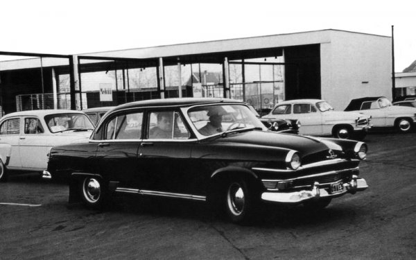 Макар трудно да задоволява нуждите на собствения си пазар, съветската автоиндустрия мечтае да изнася на запад, да добива толкова нужната конвертируема валута. Белгийският представител на ГАЗ - Scaldia Volga - продава известни количества, но преди това прави доста подобрения по модела - по дизайна, по шумоизолацията и особено по качеството на уплътненията.
