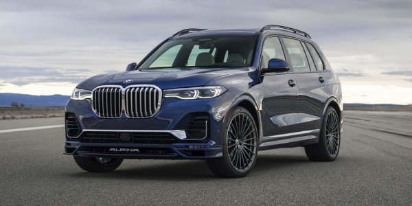BMW X7 е нещо като SUV-вариант на Серия 7. Което ще рече, че всички глезотии от флагманския седан са приложени и тук, в добавка с висока позиция на седене и още по-голямо пространство. Вариантът на Alpina е още една стъпка напред, с приятни дизайнерски акценти и още по-добри материали. Както и с мощност от 621 конски сили.