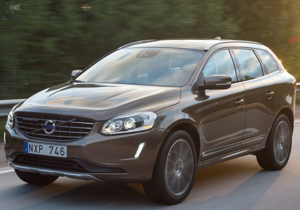 Двулитровият дизелов двигател беше белязан от разрушаването на гумените тръби по-рано от 100 000 км - тези, които отиват към турбината и междинния охладител, се спукакват особено често. Този двигател е по-податлив на течове от уплътнения и от капака на клапаните.