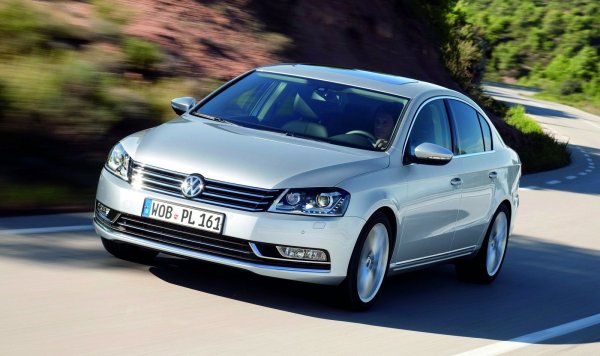 Като цяло каросерията на модела получва високи оценки - и като здравина, и като защита от ръжда. През 2010 година Passat B7 получи оценка 5 звезди на тестовете на Euro NCAP, като защитата на шофьора и пътника до него е 91%. Антикорозионното покритие върху боята е добро, единствено има претенции към хромираните елементи от екстериора на авточмобила.
