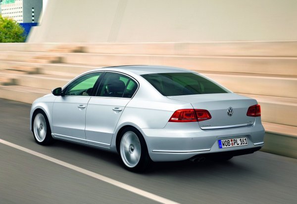 Най-добрият вариант е с 1,8-литров бензинов двигател след отстраняването на проблемите през 2013 година, като той е комбиниран с 6-степенна механична скоростна кутия. Версиите с DSG от преди това не се препоръчват, даже се препоръчва да бъдат пропускани. 

За същите пари на пазара на употребявани автомобили може да се намерят Opel Insignia, Toyota Avensis,Mazda 6, Ford Mondeo и Kia Optima.
