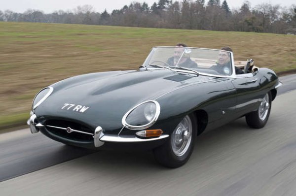 E-Type отдавна е постигнал митичен статут на класически автомобил - от аеродинамичния стил до таблото. Още при появата си тази кола е идеална, като Jaguar я оборудва с доказалия се във времето 3,8-литров двигател с 6 цилиндъра. Някои от детайлите в дизайна са заети от състезателния D-Type, като британската компания създава един истински конкурент на Ferrari. Той впечатлява дори самия Енцо Ферари.

Разбира се, максималната скорост от 230 км/ч е по-скоро реклама, отколкото истински факт, но това в никакъв случай не се отразява на този модел. Той е сред най-важните автомобили от 60-те години на миналия век.