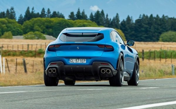 Задвижването едновременно изненадва и радва - Ferrari не последва потенциалните си конкуренти в имплантирането на V8 двигател с два турбокомпресора, а остана верен на традициите на марката. Под предния капак има 6,5-литров V12 с атмосферно пълнене. Звучи фантастично, тъй като  смазване със сух картер и произвежда 725 к.с. 

Скоростната кутия е осемстепенна преселективна роботизирана с два съединителя, задвижване на всички колела. Суперкросоувърът ускорява до 100 км/ч за 3,3 секунди, а максималната му скорост надхвърля 310 км/ч.