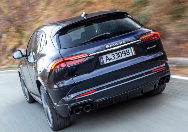 Гамата от опции е достатъчна, всеки купувач ще може да избере кросоувър по свой вкус. Например има &bdquo;мек&ldquo; хибрид Grecale Modena (300-330 к.с.), напълно електрическия Folgore (558 к.с.) и Trofeo с 3,0-литров V6 с турбокомпресор (530 к.с., 3,8 секунди, 285 км/ч) за феновете на традиционните спортни SUV.