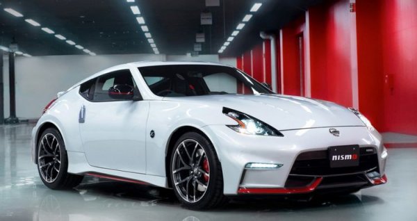 Дните на модел 370Z са преброени, като Nissan вече представи неговия наследник, който ще се появи на пазара през 2023 година. Последната версия на купето - 370Z Nismo е със задно предаване, като разчита на 3,7-литров V6 без турбо. Това е достатъчно, за да може да вдигне 100 км/ч за 5 секунди, което е с повече от секунда по-бързо от модела на Dodge.