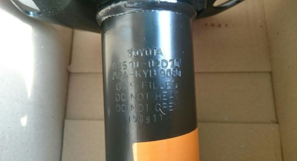 Те също задължително носят датата на производство, щампована в метала. Някои производители я показват директно, други я изразяват чрез нещо като дроб - числителят в нея е поредният ден от годината, в който е произведен компонентът, а знаменателят е самата година. 
