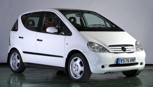 През есента на 1997 г. на автосалона във Франкфурт се случва и друго знаково събитие - представен е Mercedes-Benz A-Class. Едва ли някой е очаквал, че премиум-бранд ще направи кола с дължина 3,6 метра и широчина 1,7 метра. Тя използва конструкция с два пода, която я прави по-безопасно, но по-важното в случая е, че това е първият Mercedes-Benz с предно предаване.
Двигателите развиват от 60 до 102 к.с., като интересът към модела още от самото начало е доста сериозен.

Неприятностите се появяват по-късно, когато шведското автомобилно издание Teknikens Värld провежда "лосовия тест", при който колата се преобръща. Първоначално компанията отрича за проблем, но провежда сервизна акция, а след това поставя ESP на модела и намалява пътния му просвет. Пренастроено е окачването и са сменени гумите.
 
Всъщност, това не повлиява кой знае колко на популярността на Mercedes-Benz A-Class. Европейските харесват автомобила, който може да се паркира на тесни места и предлага нисък разход на гориво. През периода 1997 - 2004 г. от него са продадени 1,1 млн. бройки.
