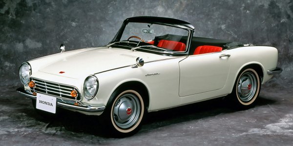 През 1965 г. на изложението се появява автомобил, който отваря нова страница в историята на японската компания Honda. Това е роудстърът S500, който е първият сериен модел на производителя. Той е представен още през 1963 г., но дебютът му пред публика е именно две години по-късно във Франкфурт.

Това е и първият японски автомобил, представен на изложението в Германия. Под капака му е поставен 0,5-литров мотор с 44 к.с., който работи в комбинация с 4-степенна трансмисия, предаваща въртящия момент към задните колела. Именно той показва на света, че всички трябва да започнат да се съобразяват с японските компании, които по това време не са взимани насериозно.