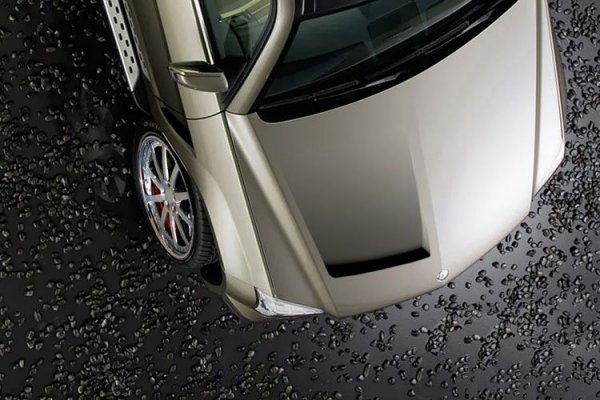 На него ще бъдат представени още три доработки на GLK. Те са продукт на тунерите от Brabus, Blvd Customs и Legendary Motorcars