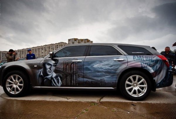 Снимки от фестивала "AEROграфии", който се провежда ежегодишно в Санкт Петербург. На него могат да се видят едни от най-интересните, изрисувани автомобили в Русия.