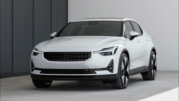 Шведският стартъп продължава да подобрява своя Polestar 2, като пробегът му вече достига 300 мили. Компанията също така повиши скоростта на зареждане, така че можете да заредите батерията от 10 до 80% само за 28 минути. Но това, което особено впечатлява при Polestar, са неговите великолепни кабини, които се отличават с дърво и веганска кожа, и метални акценти. Всички функции работят с Android Automotive на Google - софтуерен пакет, променен специално за Polestar, който е много по-рационализиран и интуитивен от операционните системи на повечето производители на автомобили.
